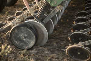 Seed drills for cereals such as wheat or barley and for maize and soya